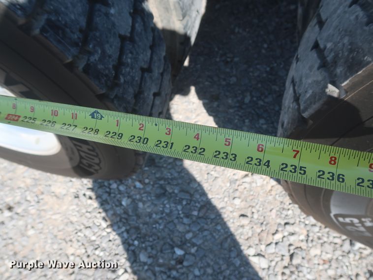 image for item HJ9472 2012 Kenworth T660  semi truck