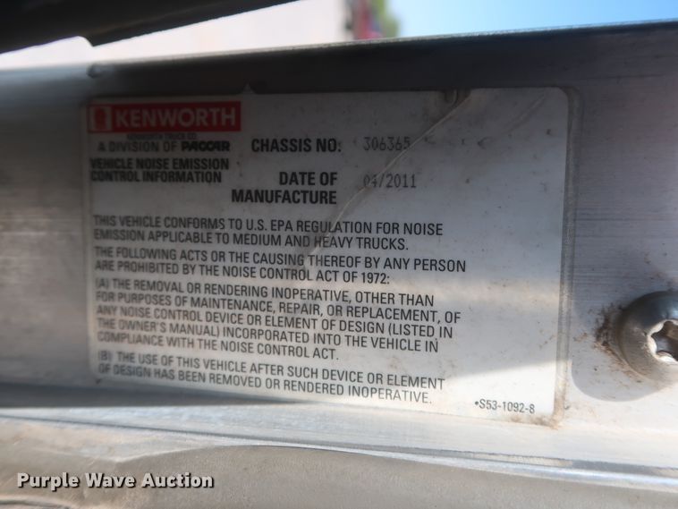 image for item HJ9472 2012 Kenworth T660  semi truck