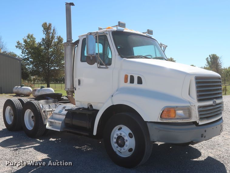 image for item HJ9482 1998 Ford LA9000  semi truck