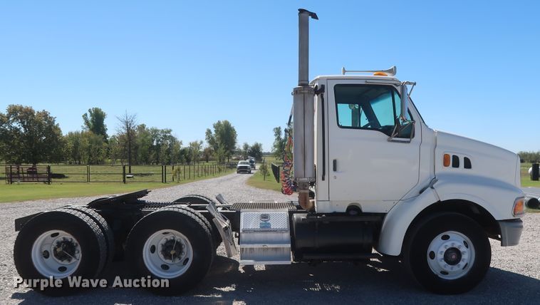 image for item HJ9482 1998 Ford LA9000  semi truck