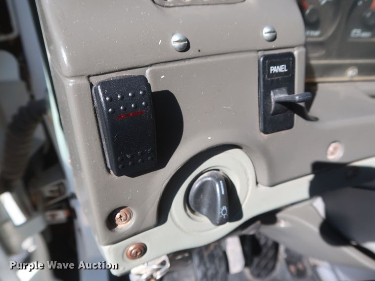 image for item HJ9482 1998 Ford LA9000  semi truck