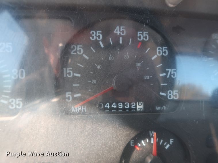 image for item HJ9482 1998 Ford LA9000  semi truck