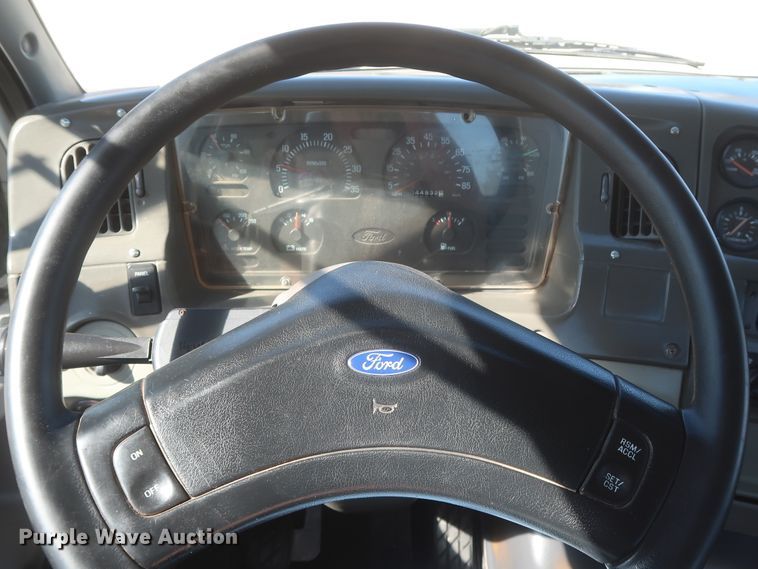 image for item HJ9482 1998 Ford LA9000  semi truck