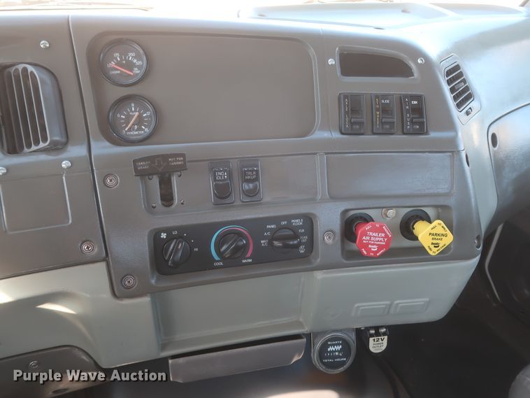 image for item HJ9482 1998 Ford LA9000  semi truck