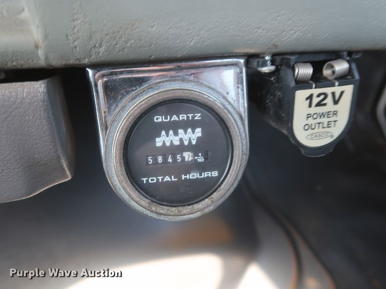 image for item HJ9482 1998 Ford LA9000  semi truck