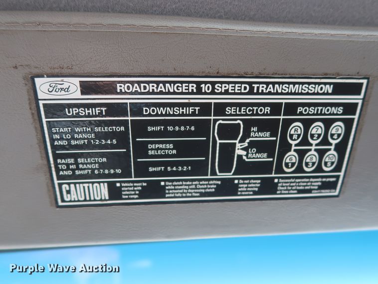 image for item HJ9482 1998 Ford LA9000  semi truck