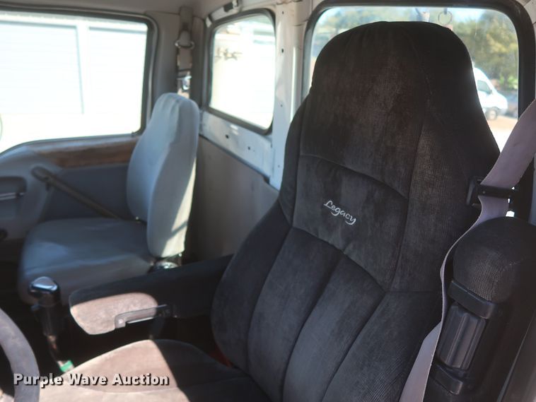 image for item HJ9482 1998 Ford LA9000  semi truck