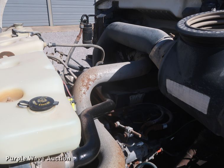 image for item HJ9482 1998 Ford LA9000  semi truck