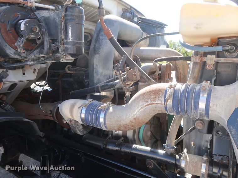 image for item HJ9482 1998 Ford LA9000  semi truck