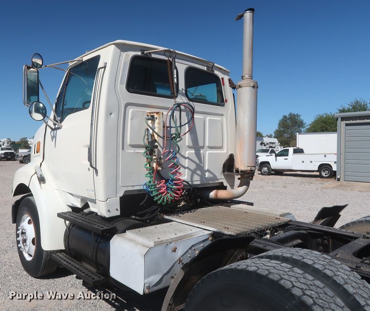 image for item HJ9482 1998 Ford LA9000  semi truck