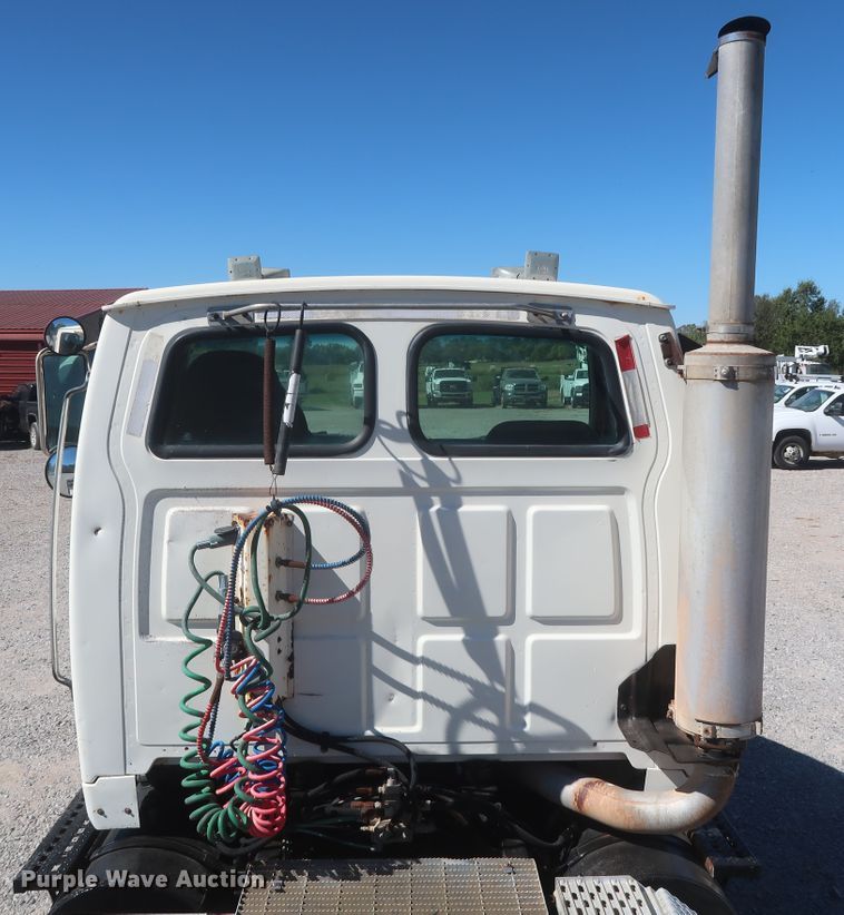 image for item HJ9482 1998 Ford LA9000  semi truck