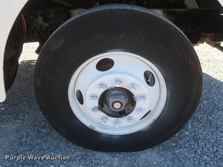 image for item HJ9482 1998 Ford LA9000  semi truck