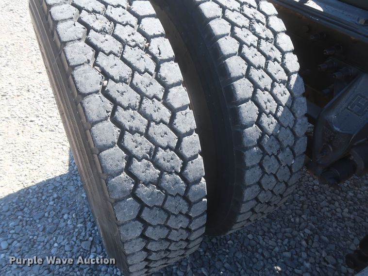 image for item HJ9482 1998 Ford LA9000  semi truck