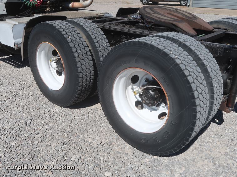 image for item HJ9482 1998 Ford LA9000  semi truck