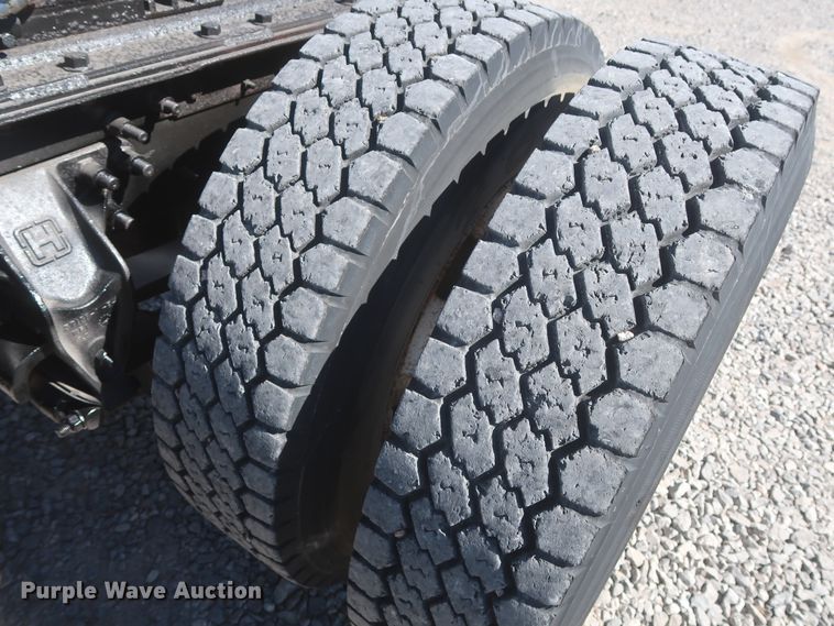 image for item HJ9482 1998 Ford LA9000  semi truck