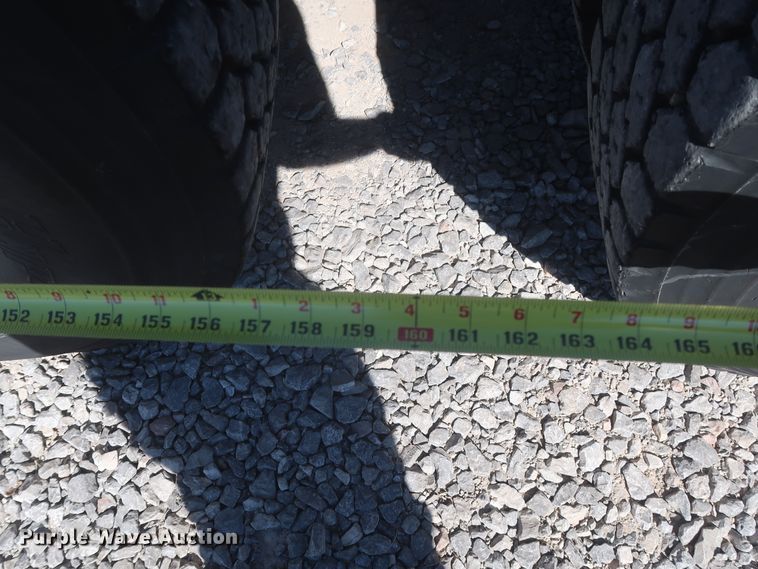 image for item HJ9482 1998 Ford LA9000  semi truck