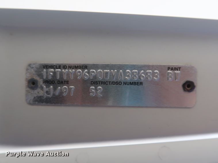 image for item HJ9482 1998 Ford LA9000  semi truck