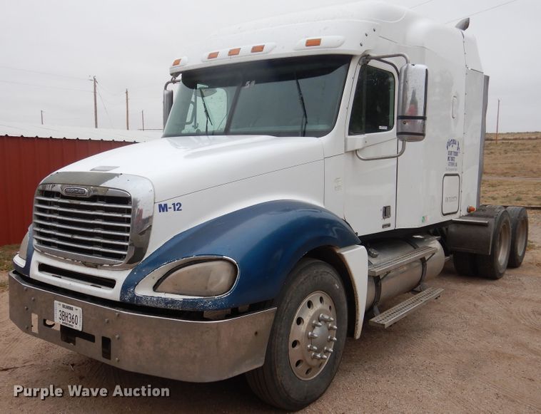 image for item HL9510 2007 Freightliner Columbia 112  semi truck