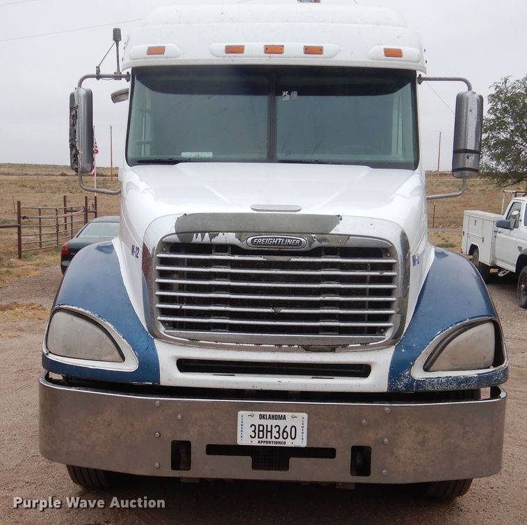 image for item HL9510 2007 Freightliner Columbia 112  semi truck