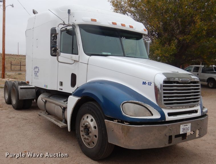 image for item HL9510 2007 Freightliner Columbia 112  semi truck