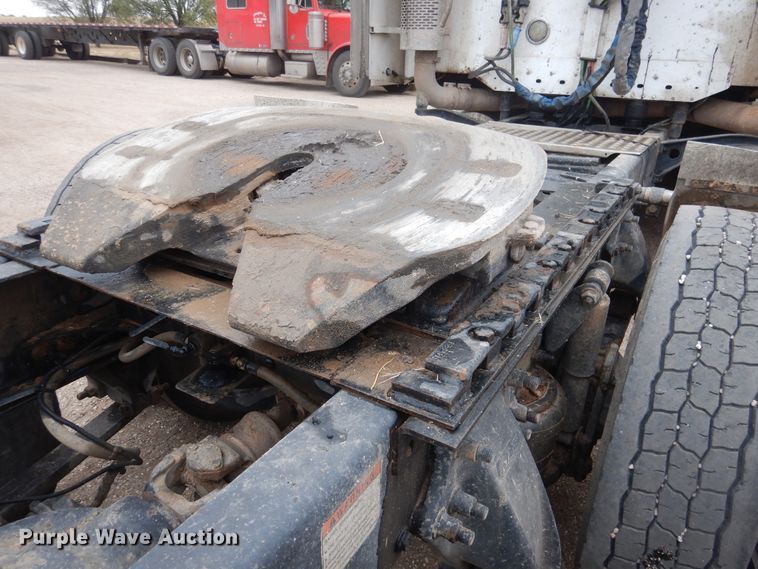 image for item HL9510 2007 Freightliner Columbia 112  semi truck