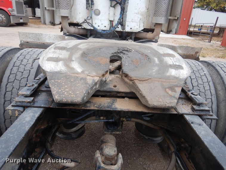 image for item HL9510 2007 Freightliner Columbia 112  semi truck