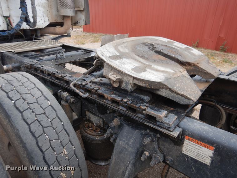 image for item HL9510 2007 Freightliner Columbia 112  semi truck