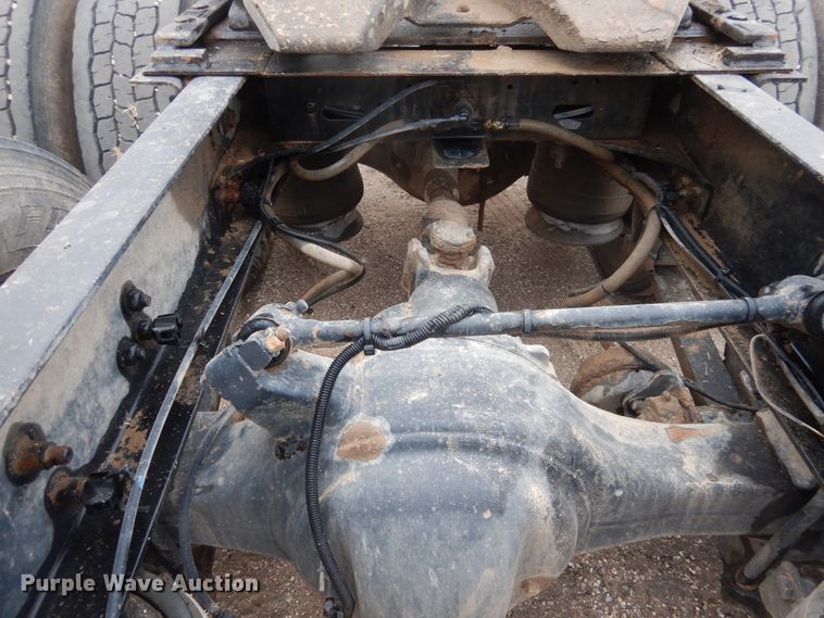 image for item HL9510 2007 Freightliner Columbia 112  semi truck