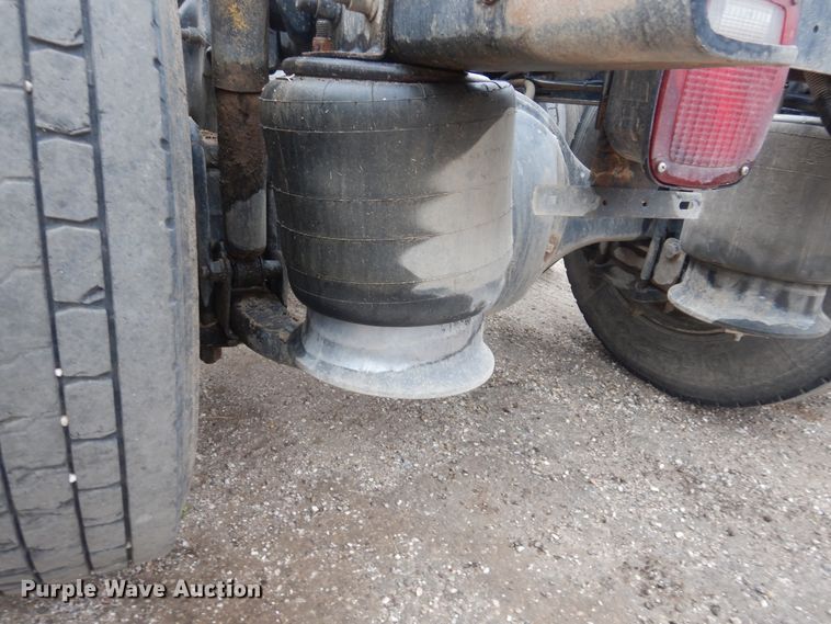 image for item HL9510 2007 Freightliner Columbia 112  semi truck