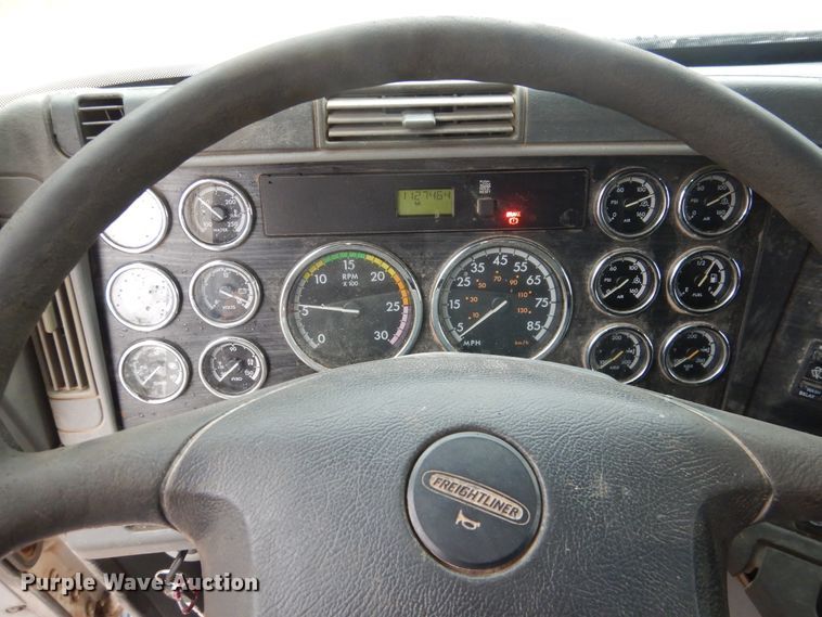 image for item HL9510 2007 Freightliner Columbia 112  semi truck