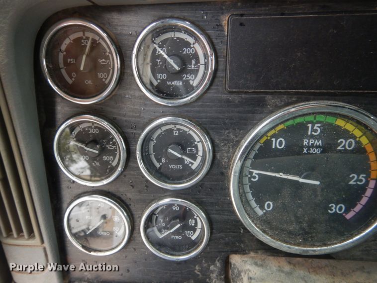 image for item HL9510 2007 Freightliner Columbia 112  semi truck