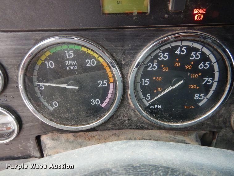 image for item HL9510 2007 Freightliner Columbia 112  semi truck