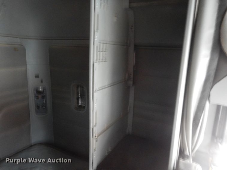 image for item HL9510 2007 Freightliner Columbia 112  semi truck