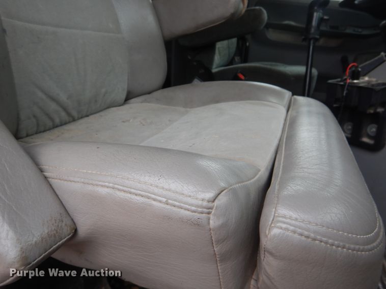 image for item HL9510 2007 Freightliner Columbia 112  semi truck