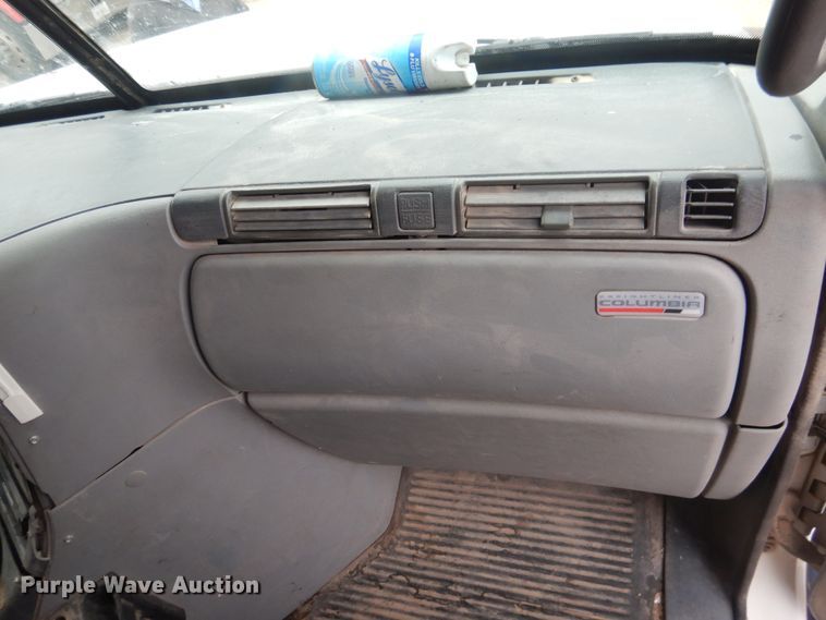 image for item HL9510 2007 Freightliner Columbia 112  semi truck