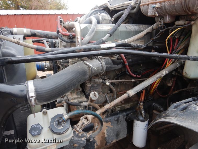 image for item HL9510 2007 Freightliner Columbia 112  semi truck