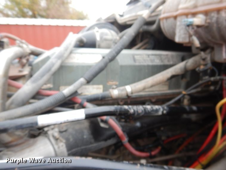 image for item HL9510 2007 Freightliner Columbia 112  semi truck