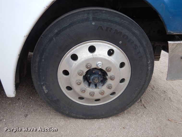 image for item HL9510 2007 Freightliner Columbia 112  semi truck