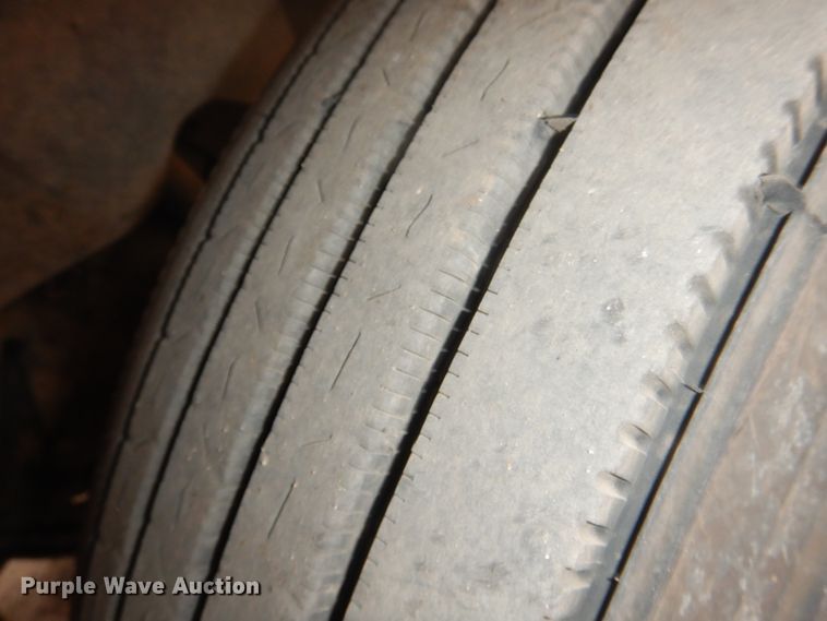 image for item HL9510 2007 Freightliner Columbia 112  semi truck