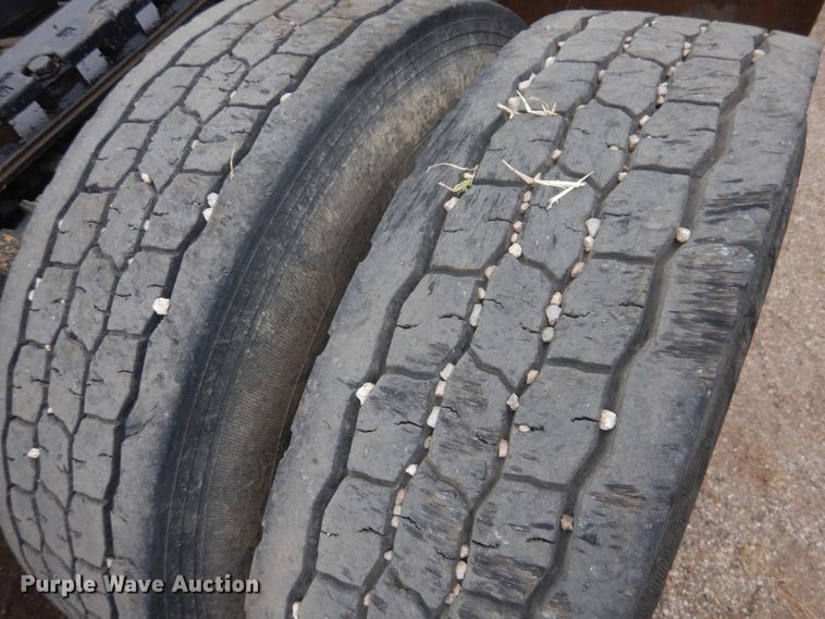 image for item HL9510 2007 Freightliner Columbia 112  semi truck