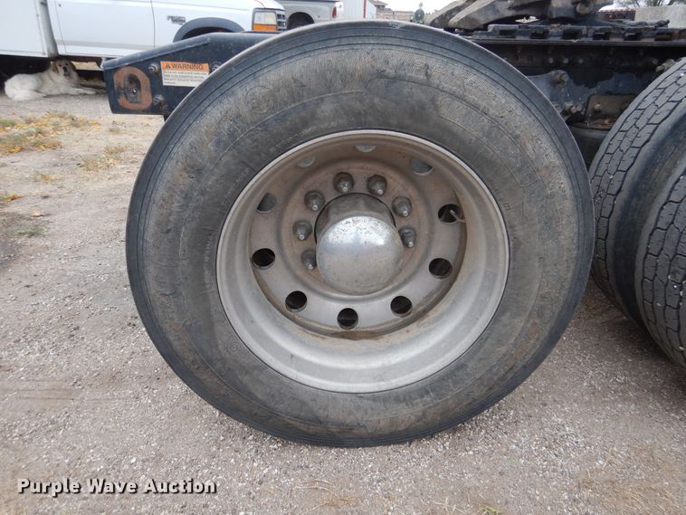 image for item HL9510 2007 Freightliner Columbia 112  semi truck