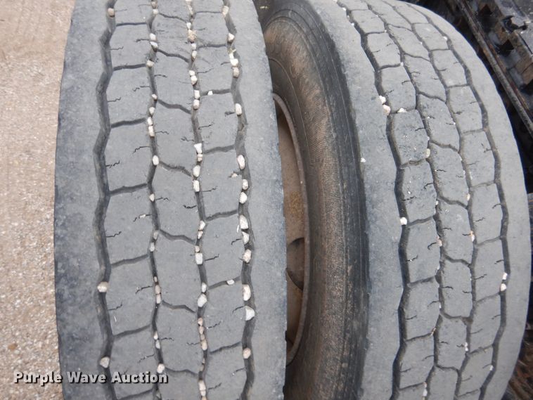 image for item HL9510 2007 Freightliner Columbia 112  semi truck