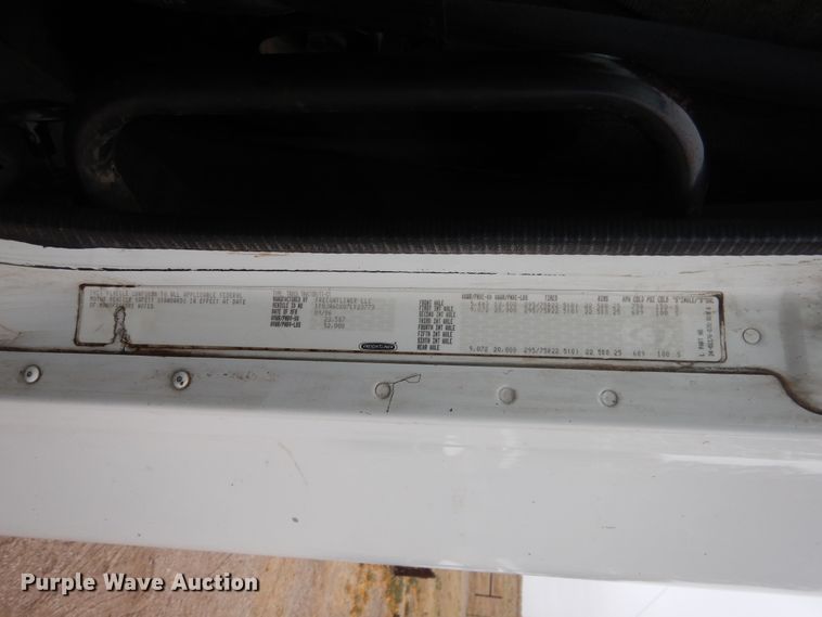 image for item HL9510 2007 Freightliner Columbia 112  semi truck