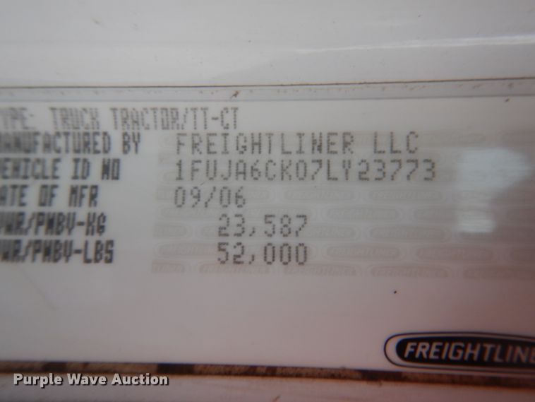 image for item HL9510 2007 Freightliner Columbia 112  semi truck