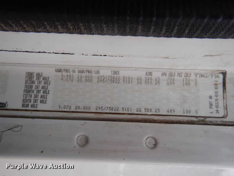 image for item HL9510 2007 Freightliner Columbia 112  semi truck