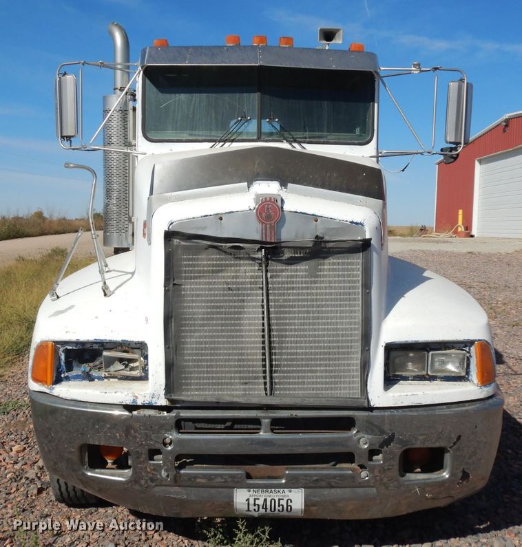 image for item HN9417 1988 Kenworth T600  semi truck