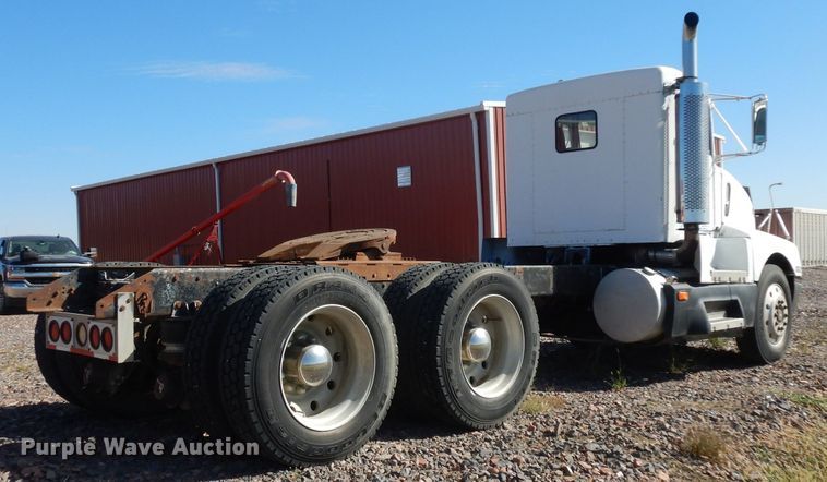 image for item HN9417 1988 Kenworth T600  semi truck