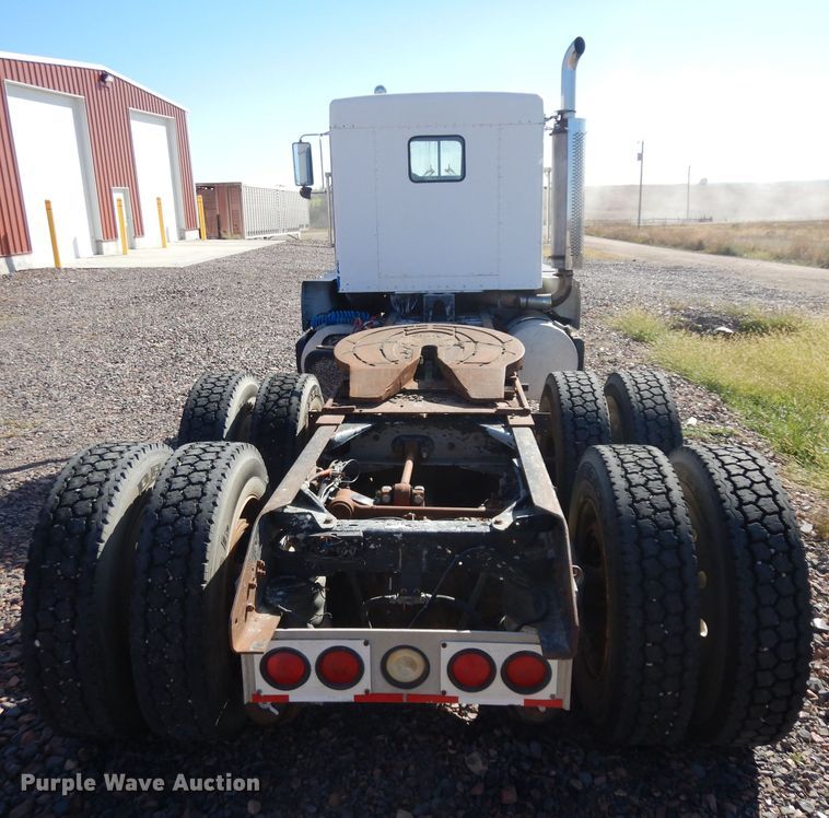 image for item HN9417 1988 Kenworth T600  semi truck