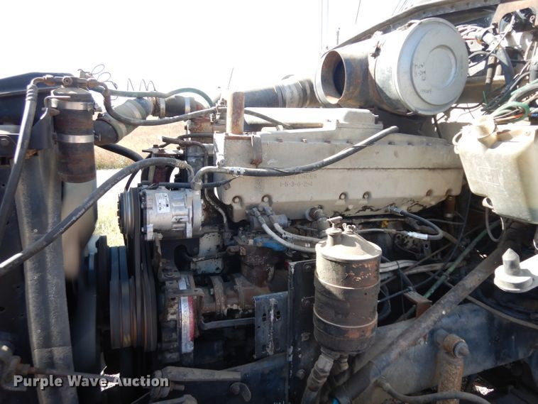 image for item HN9417 1988 Kenworth T600  semi truck