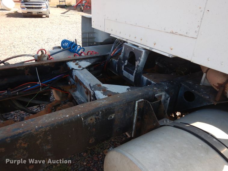 image for item HN9417 1988 Kenworth T600  semi truck